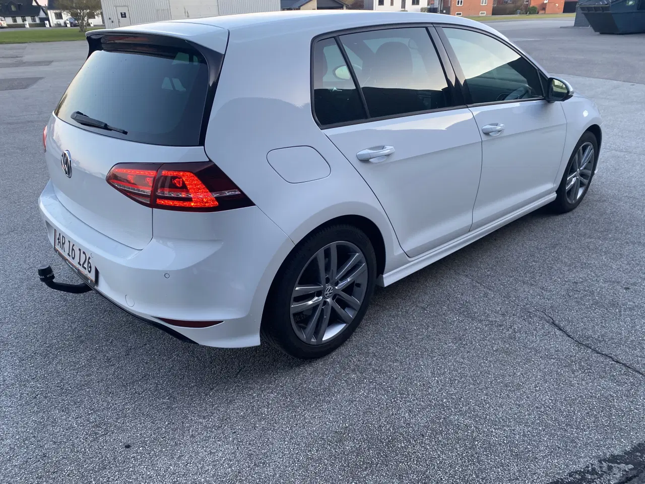 Billede 2 - Lækker Golf R-Line sælges