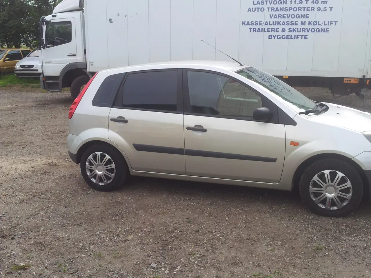 Billede 2 - % dørs Ford Fiesta årg. 2008. U.syn. 2 dyser def. 