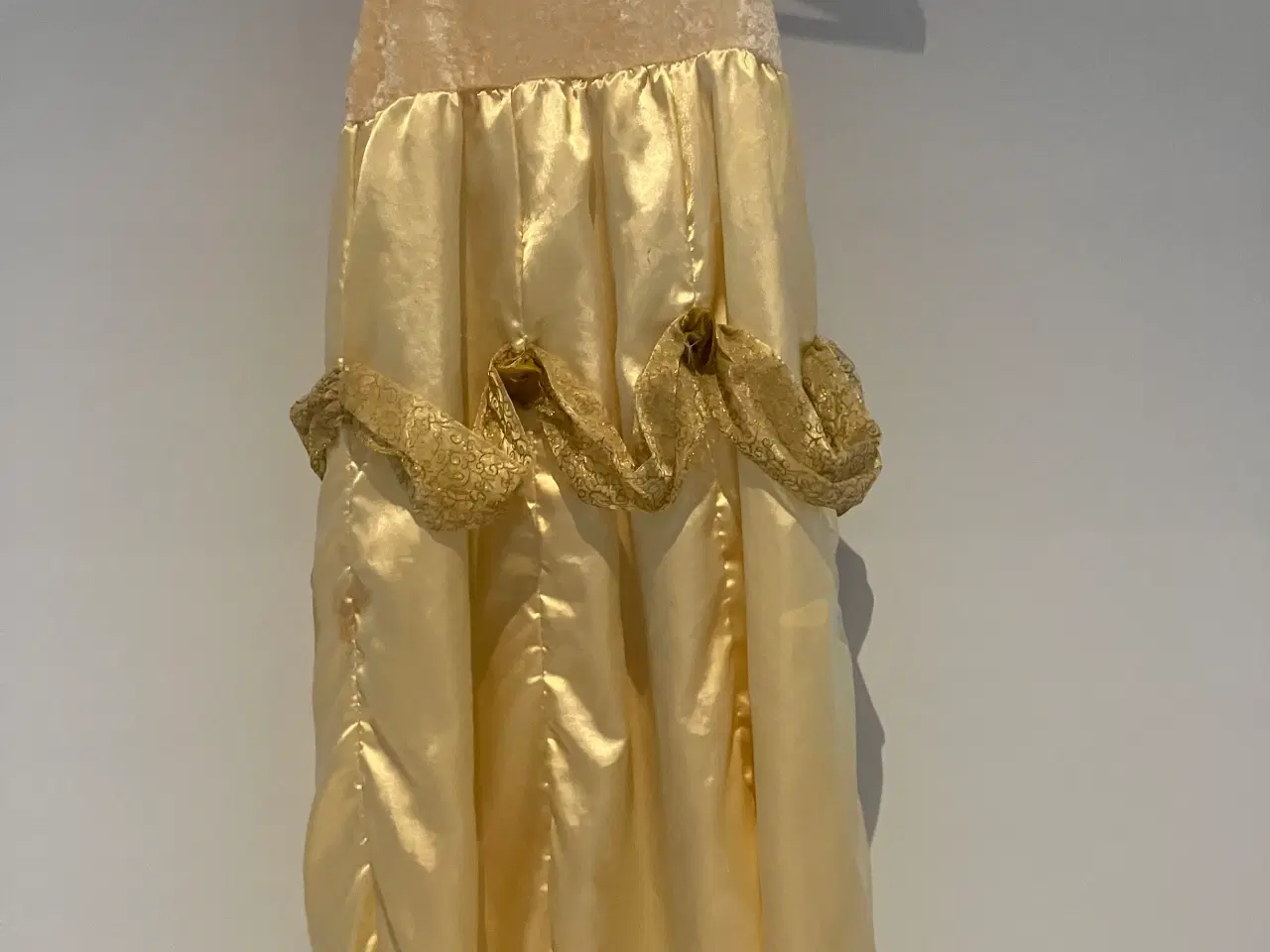 Billede 5 - 3 /galla/teater/selskabskjoler