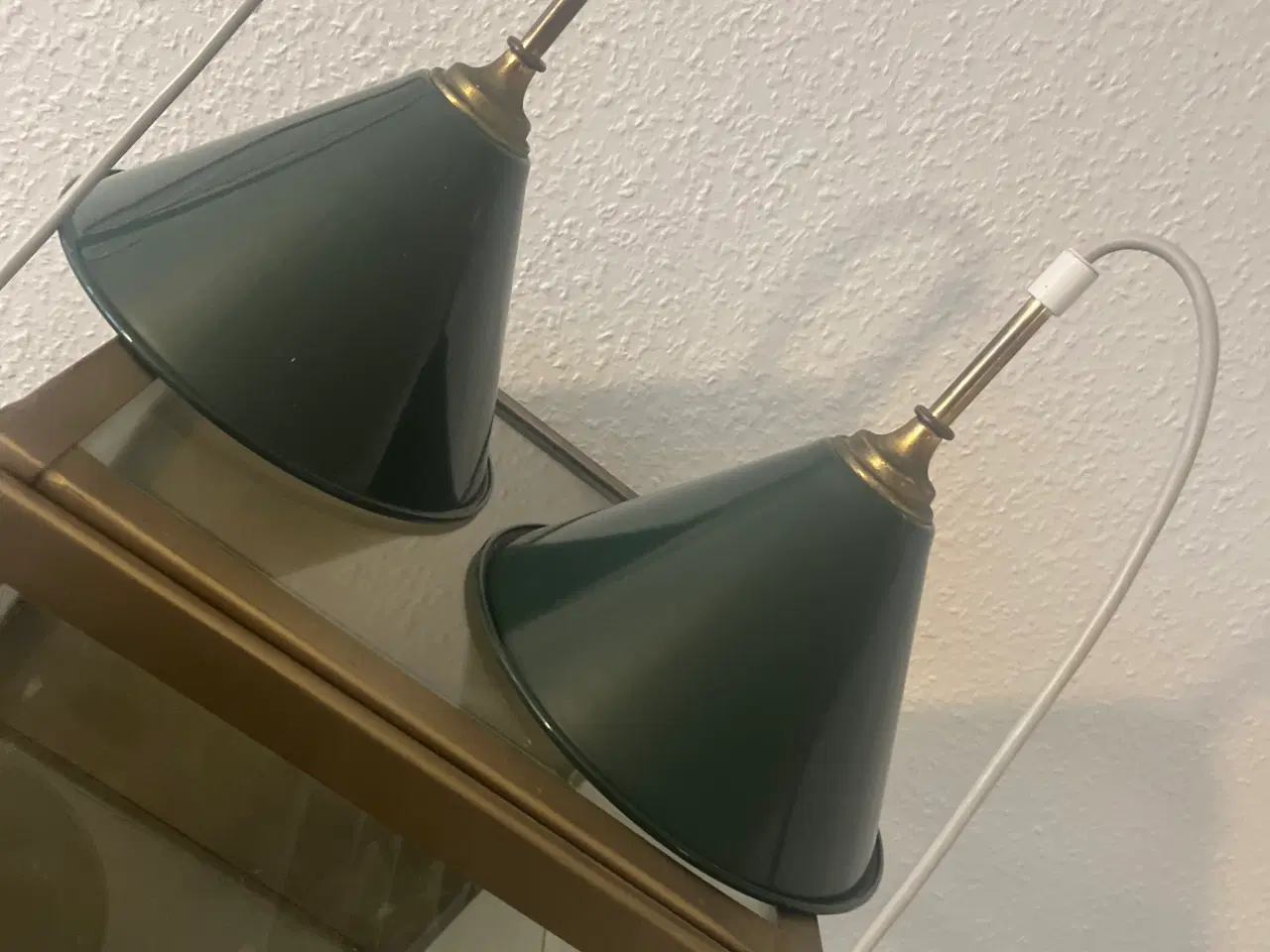 Billede 1 - 2 pæne grønne emalje pendler i metal med messingto