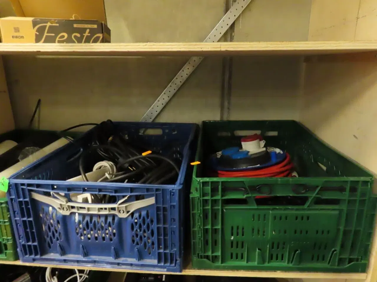Billede 1 - Film, ledninger samt kabelskinner