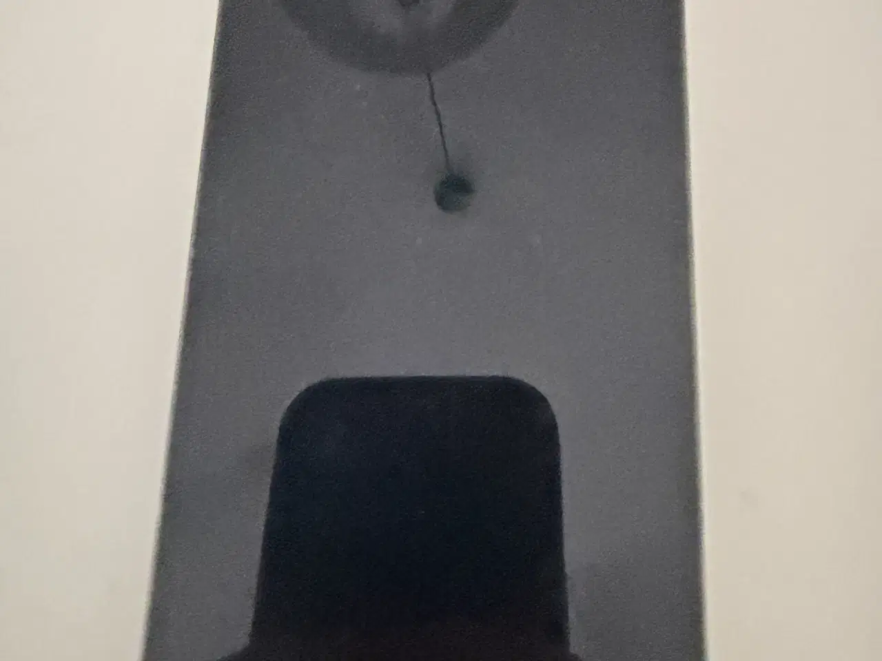 Billede 1 - iPhone 12 Pro, smadret bag trådløst oplader kun