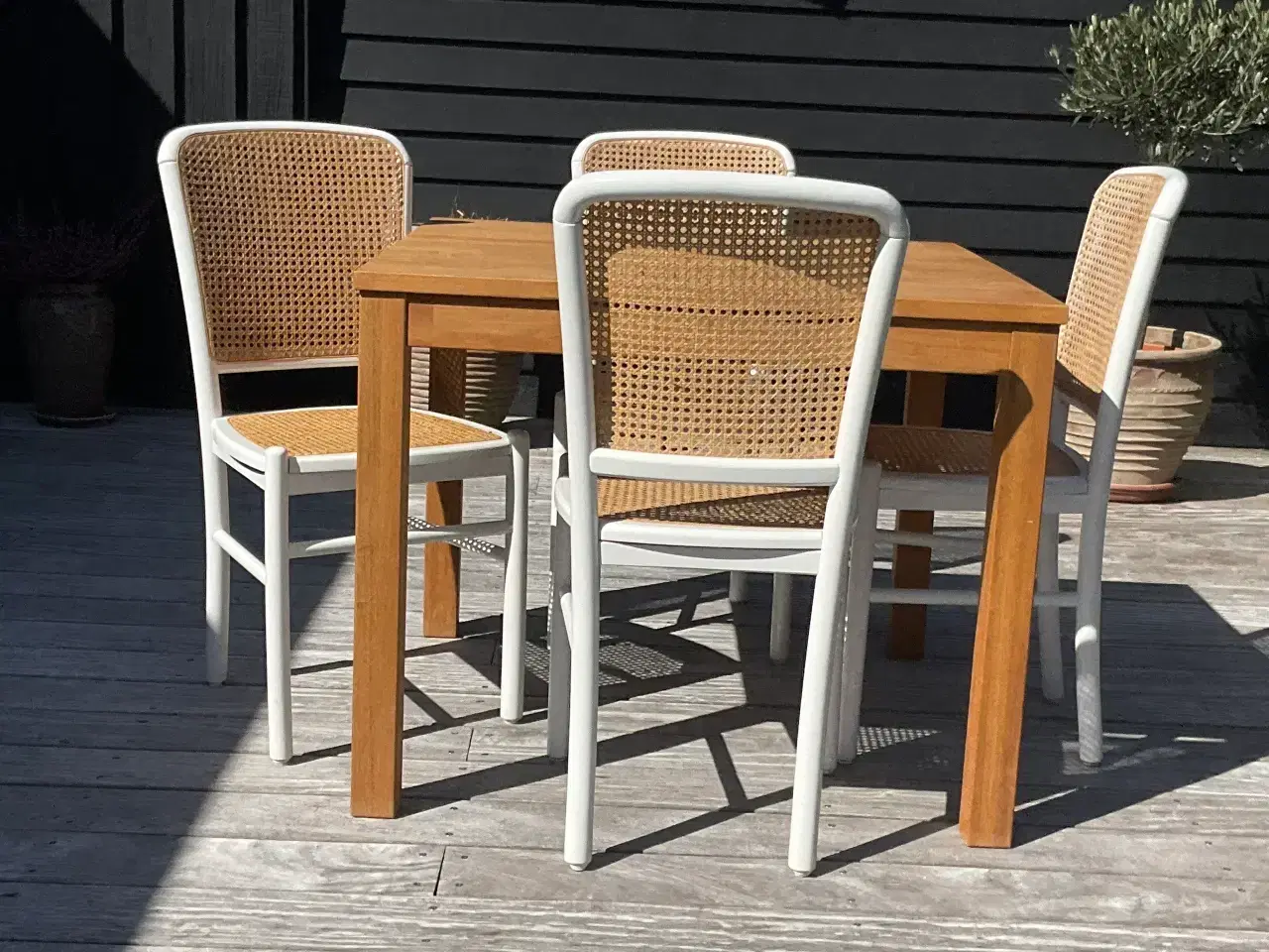 Billede 1 - Lille spisebord i massiv eg (evt. + 4 stole)