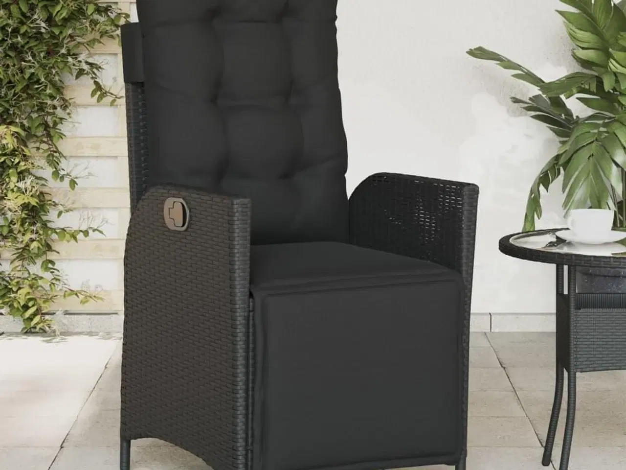 Billede 1 - Havestol med justerbart ryglæn og fodstøtte polyrattan sort