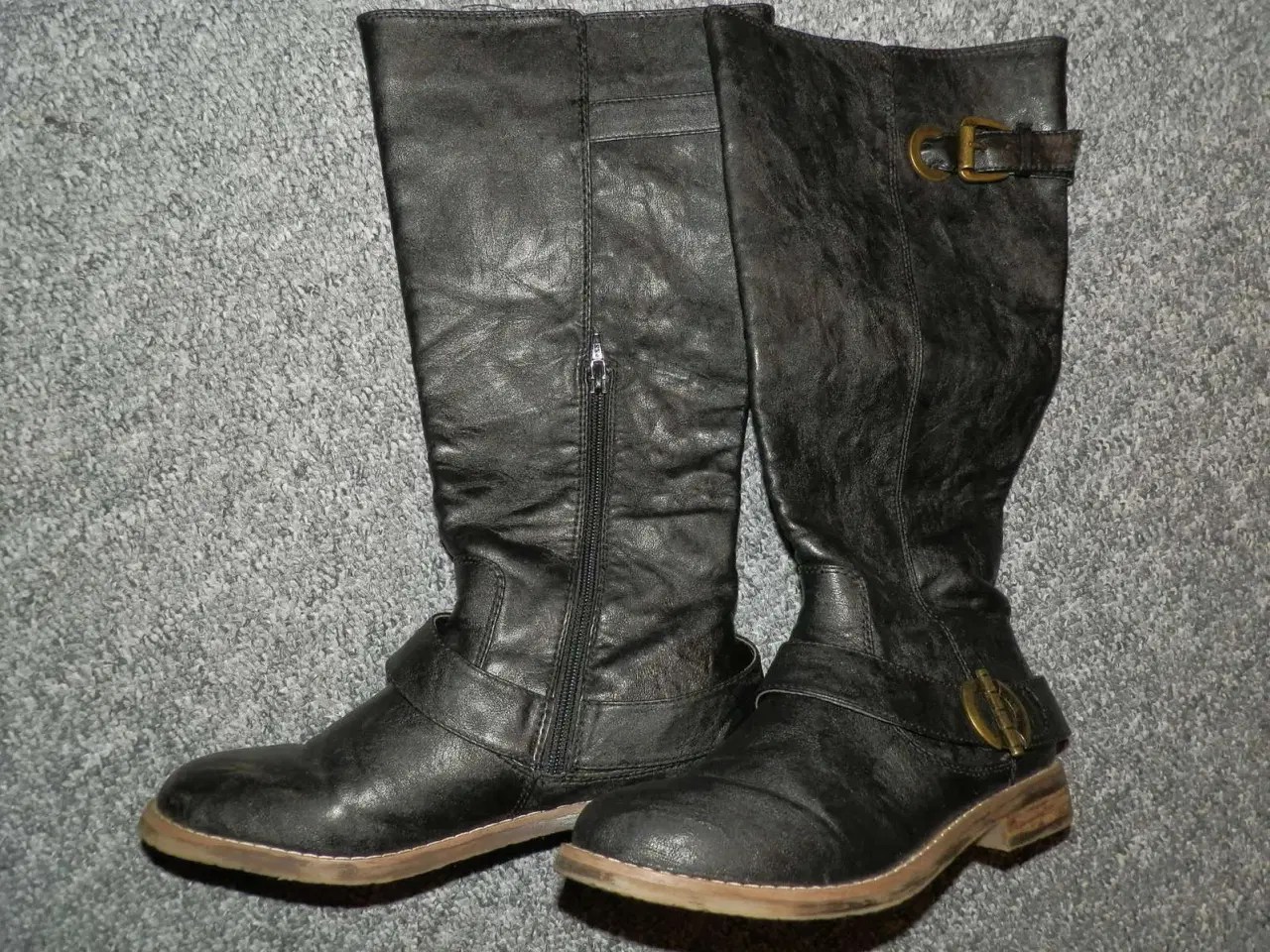 Billede 1 - Brune støvler med lynlås og rågummisål