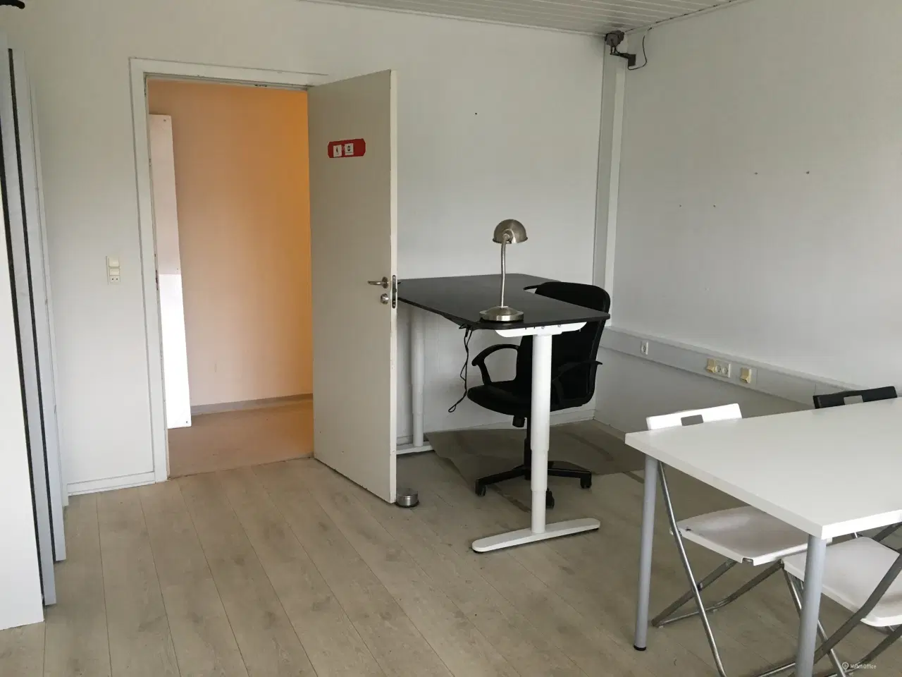 Billede 1 - Lokale med plads til kontor og lager udlejes evt. incl. inventar