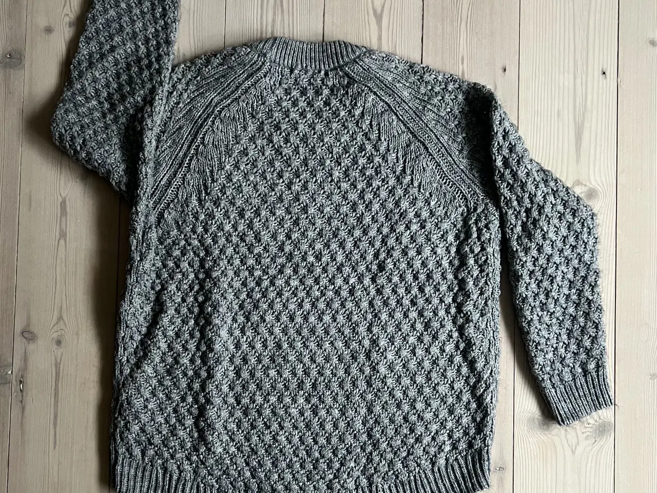 Billede 2 - Grå strik