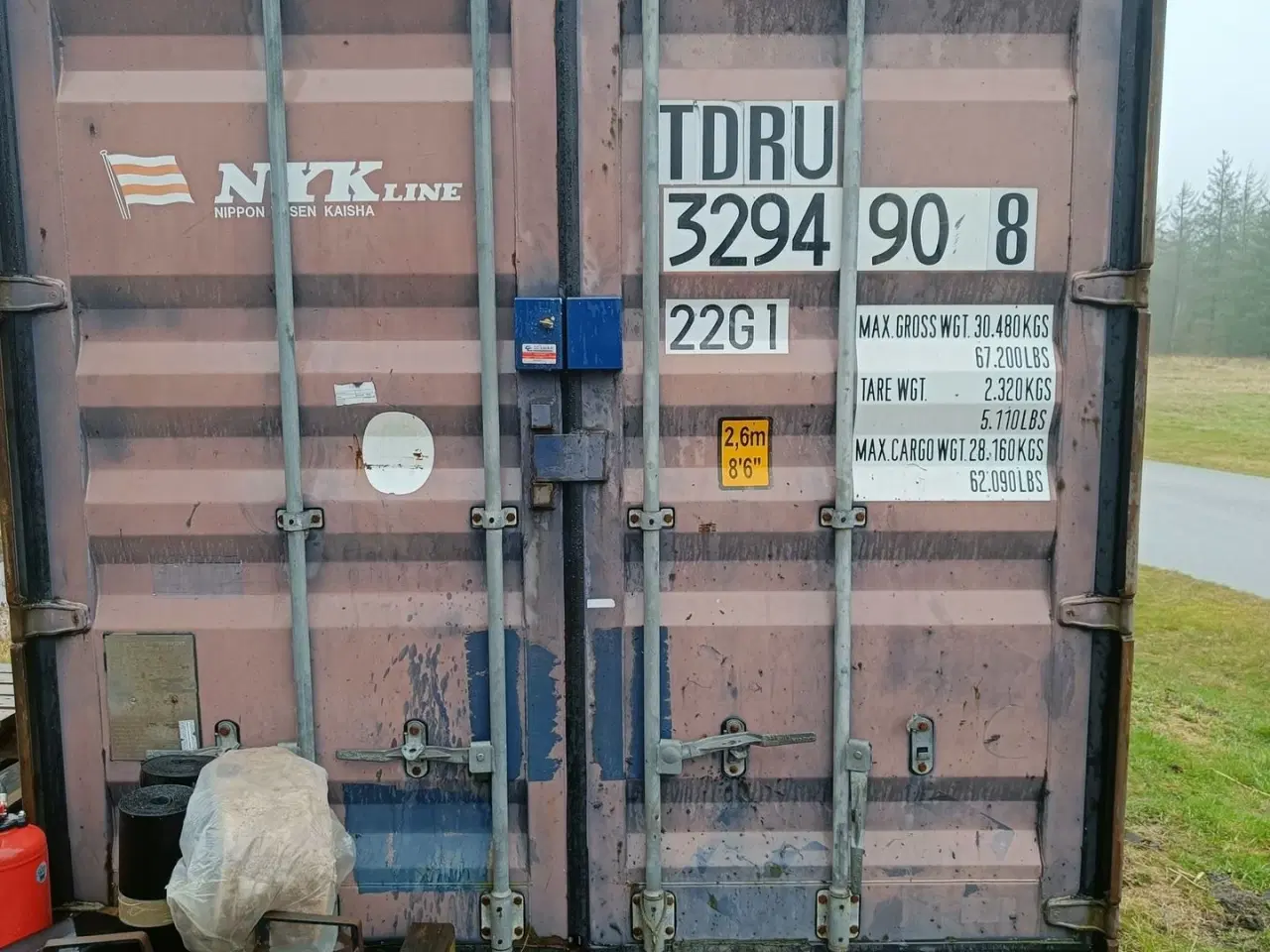 Billede 4 - - - - Container, isoleret, indrettet med bord og hyller