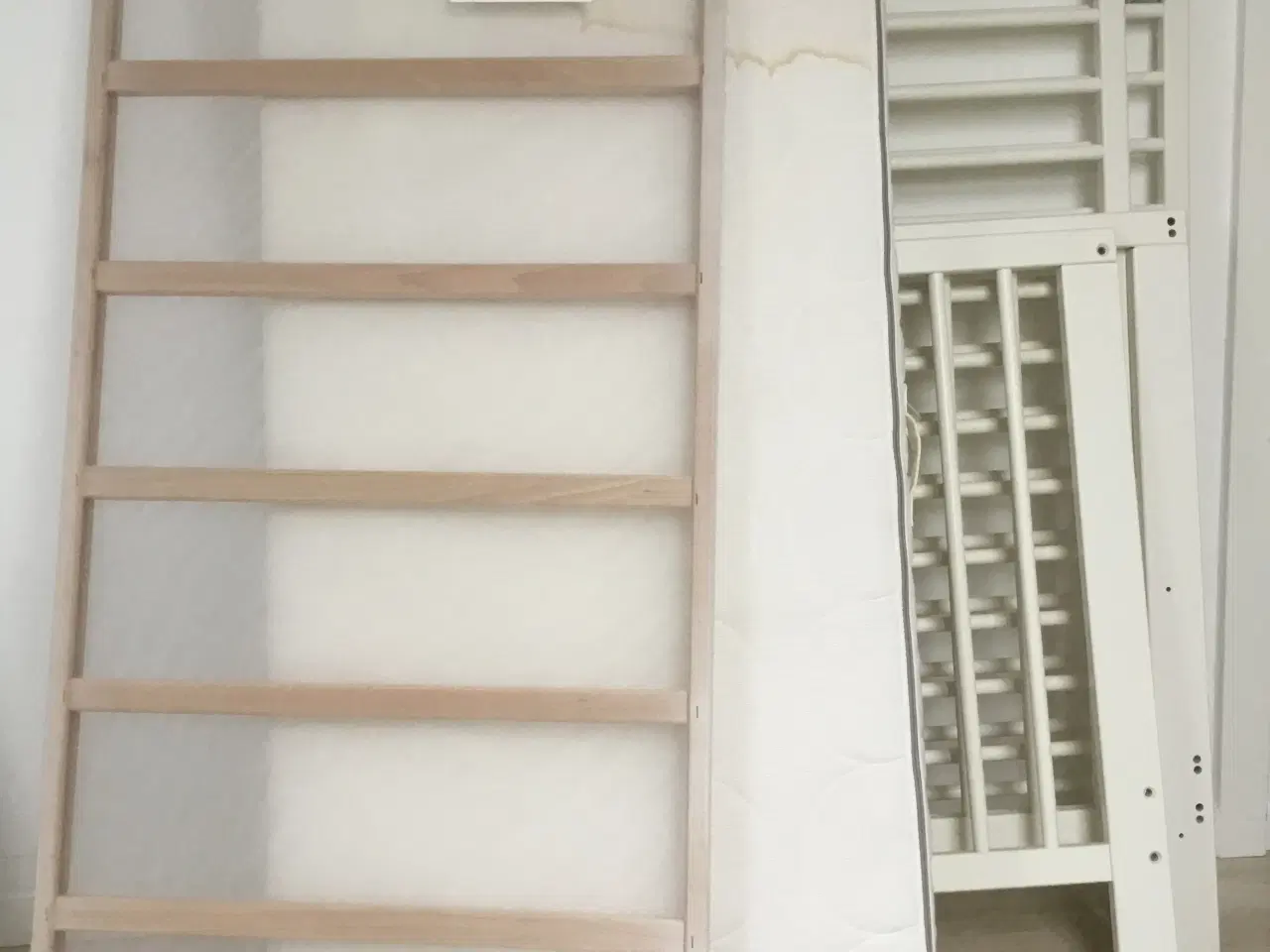 Billede 1 - Tremmeseng 