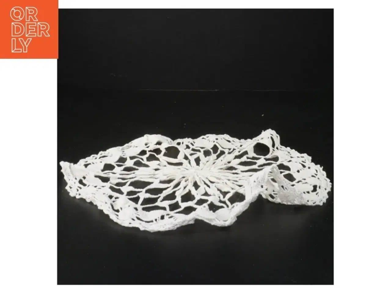 Billede 2 - Hæklet dug (str. Ø 30 cm)