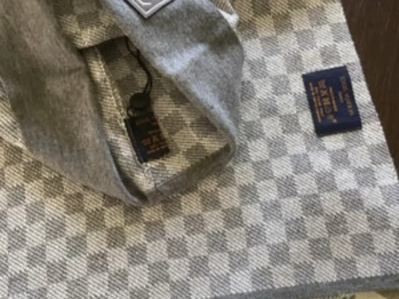 Billede 3 - Louis Vuitton hue og halstørklæde i cashmere