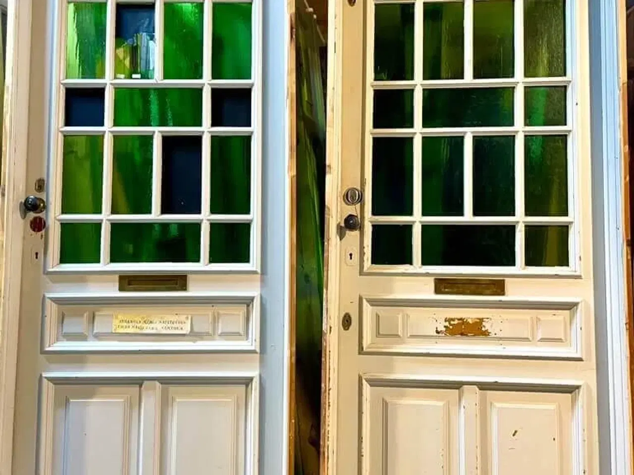 Billede 1 - Venstrehængt opgangsdør m. glas og karm