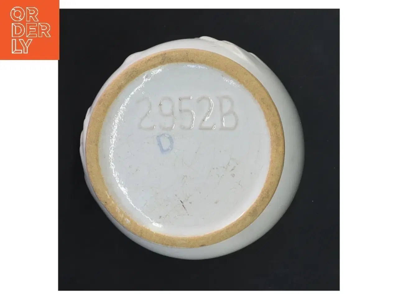 Billede 2 - Hvid keramisk vase med ansigtsmotiv (str. Ø 9 cm længde 12 cm)fra w. Germany