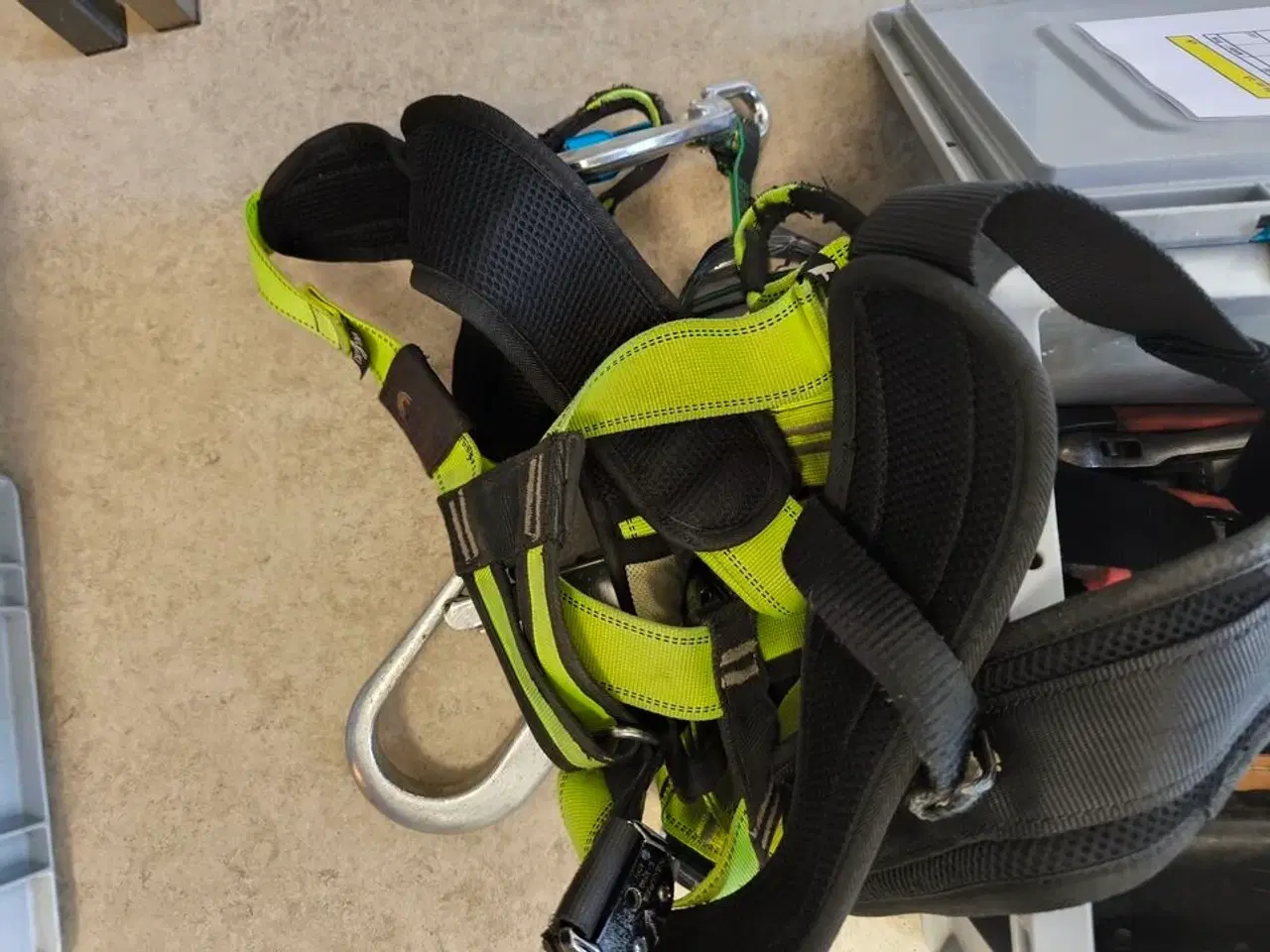 Billede 3 - Kasse m. sikringsgrej samt div.