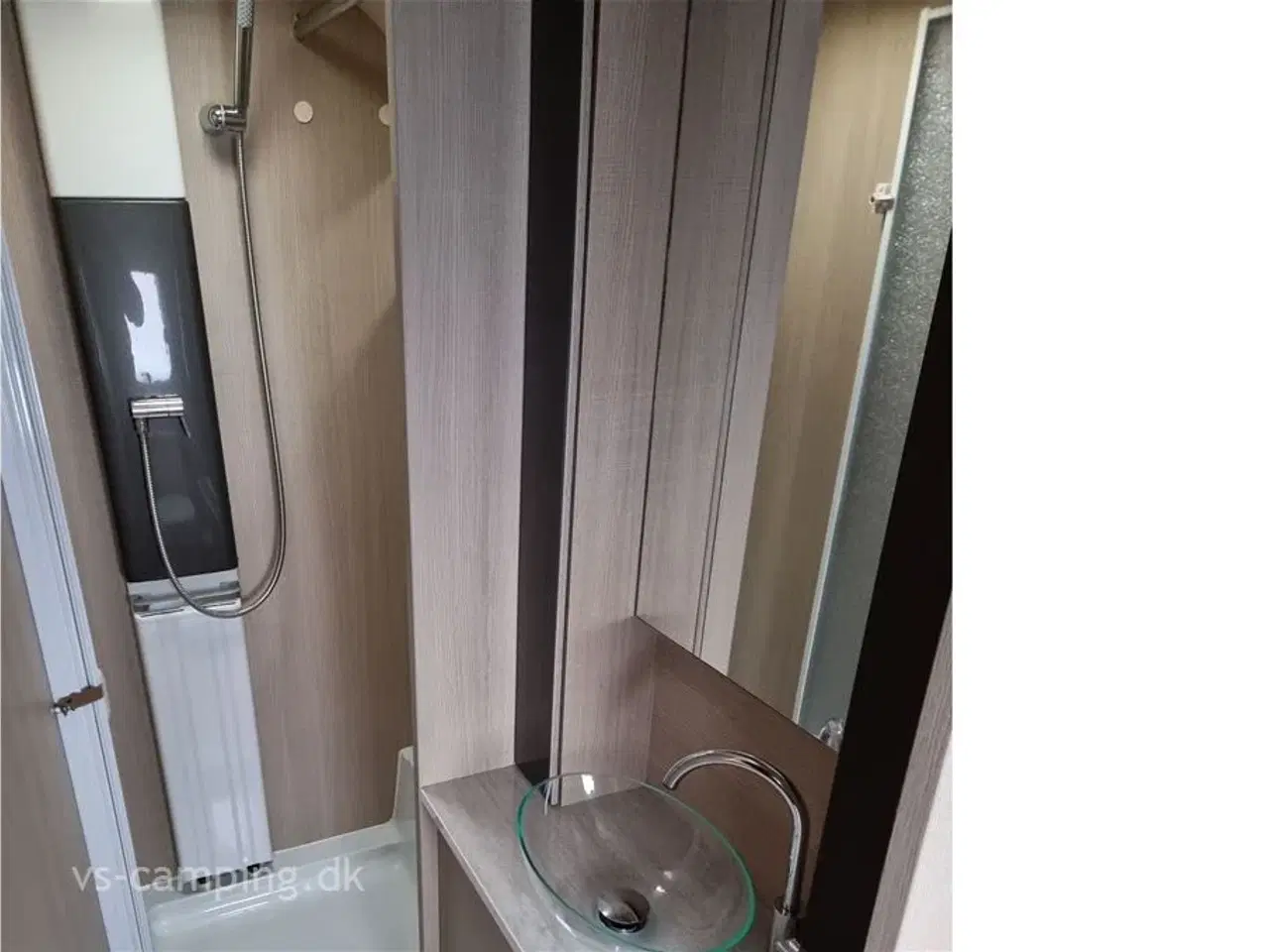 Billede 10 - 2014 - Adria Adora 643 UT LÆKKER RUMMELIG CAMPINGVOGN MED ALDEVARME, RUNDSIDDEGRUPPE, FRANSK SENG OG STORT BADEVÆRELSE