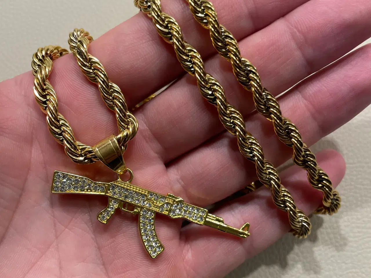 Billede 3 - 14kt goldfilled rope chain med ak47 vedhæng 