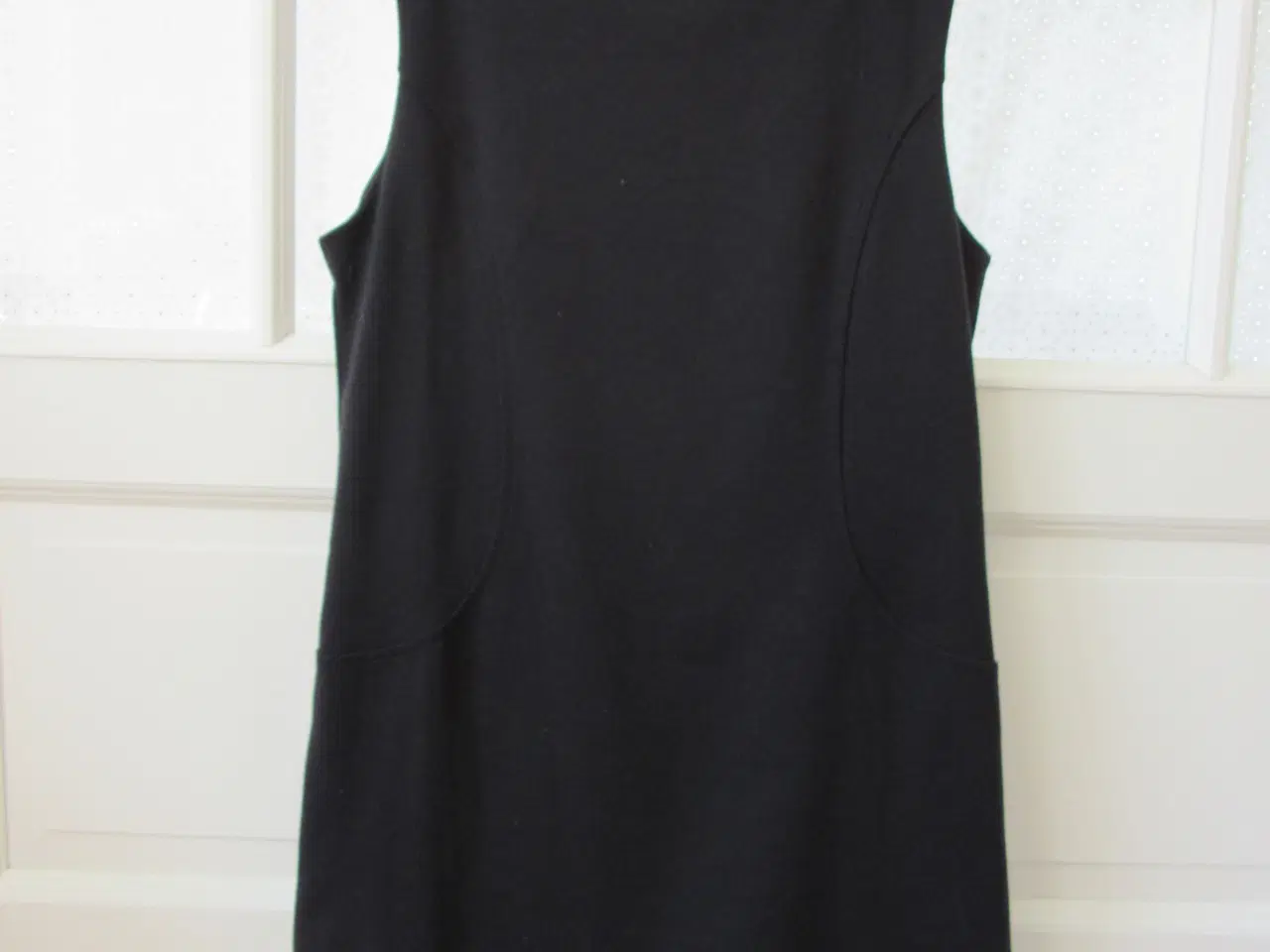 Billede 1 - Esprit sort kjole, Str. L