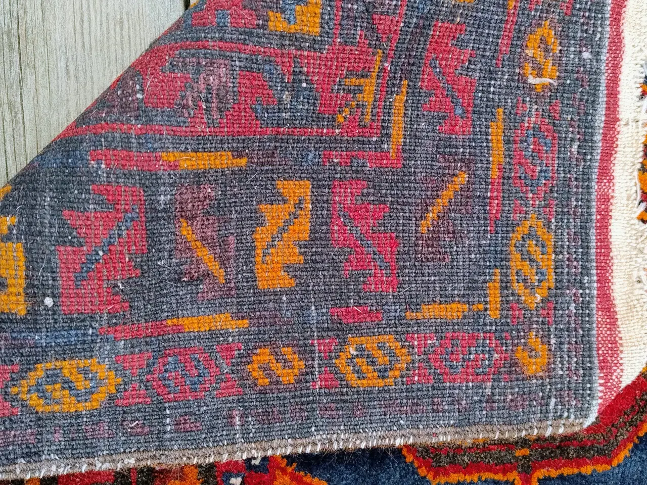 Billede 3 - Ægte håndknyttet uldtæppe 95 x 150 cm