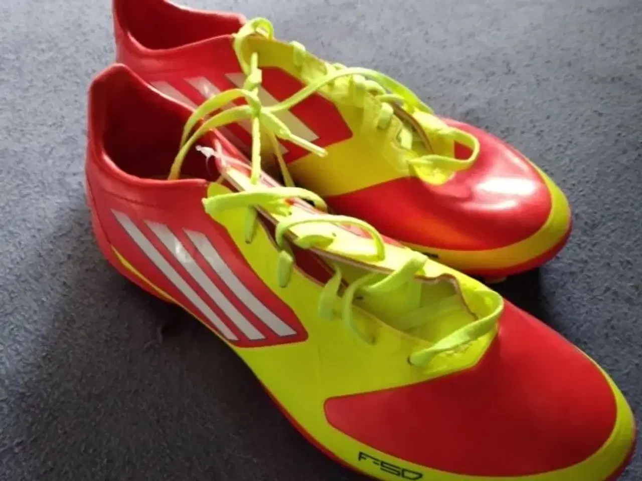 Billede 2 - Helt nye adidas fodboldstøvler str 8 1\2