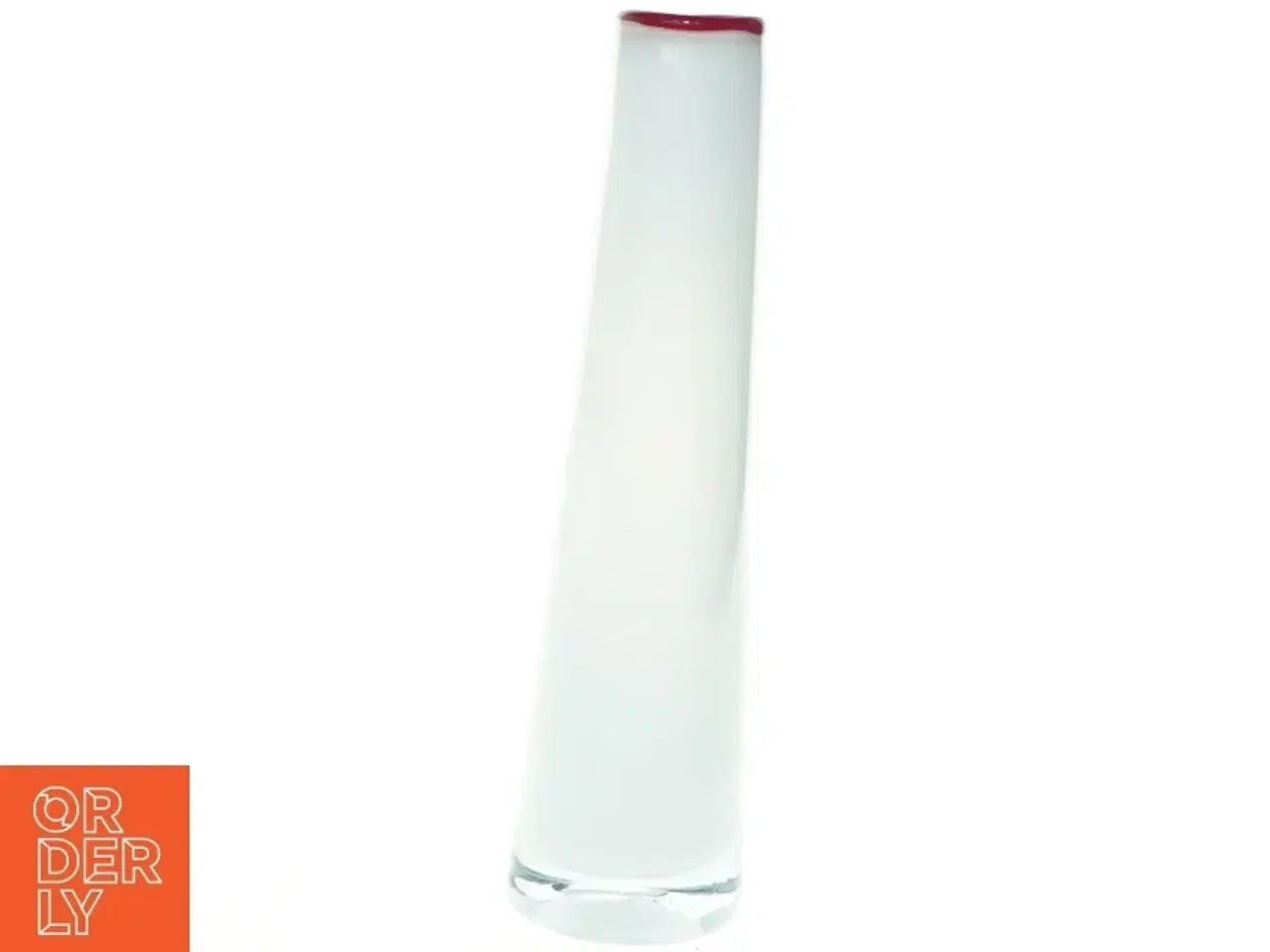 Billede 4 - Hvid glasvase med rød kant  (str. 25 x 7 cm)