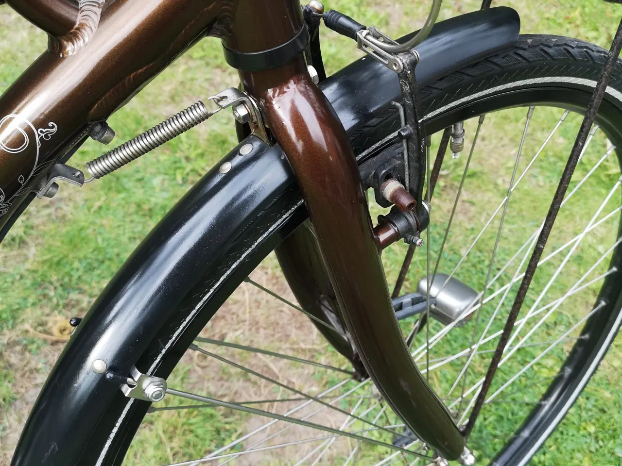 Billede 3 - MBK 28" 54cm  Løs 1 nøgle ,ny dæk ,lys foran og ba