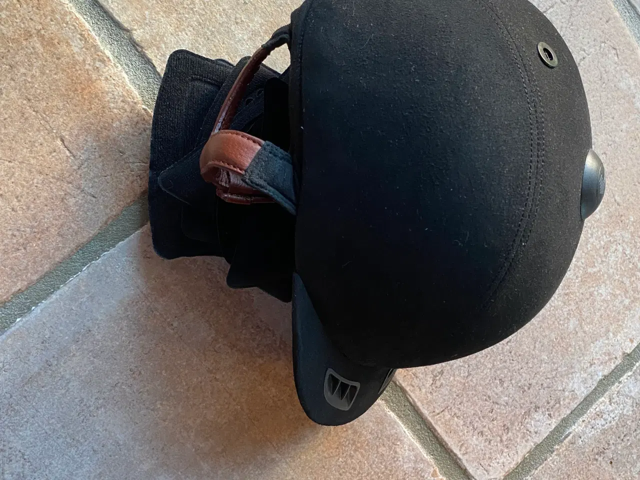 Billede 2 - Back and trach ridehjelm og kingsland bluse 128