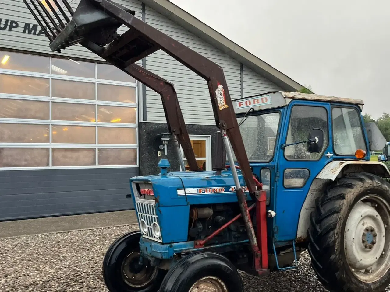 Billede 3 - Ford 4000 Y med frontlæsser monteret på