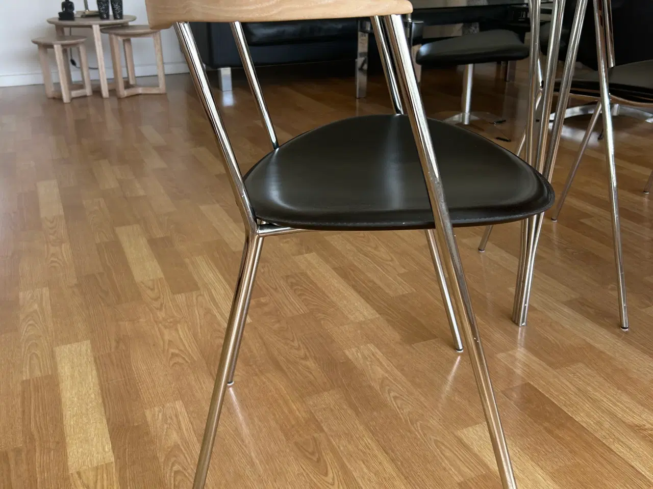Billede 4 - Meget flot spisebord med 6 stole