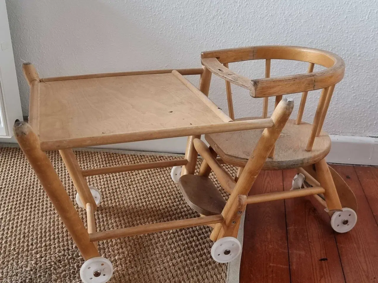 Billede 2 - Høj barnestol/legebord