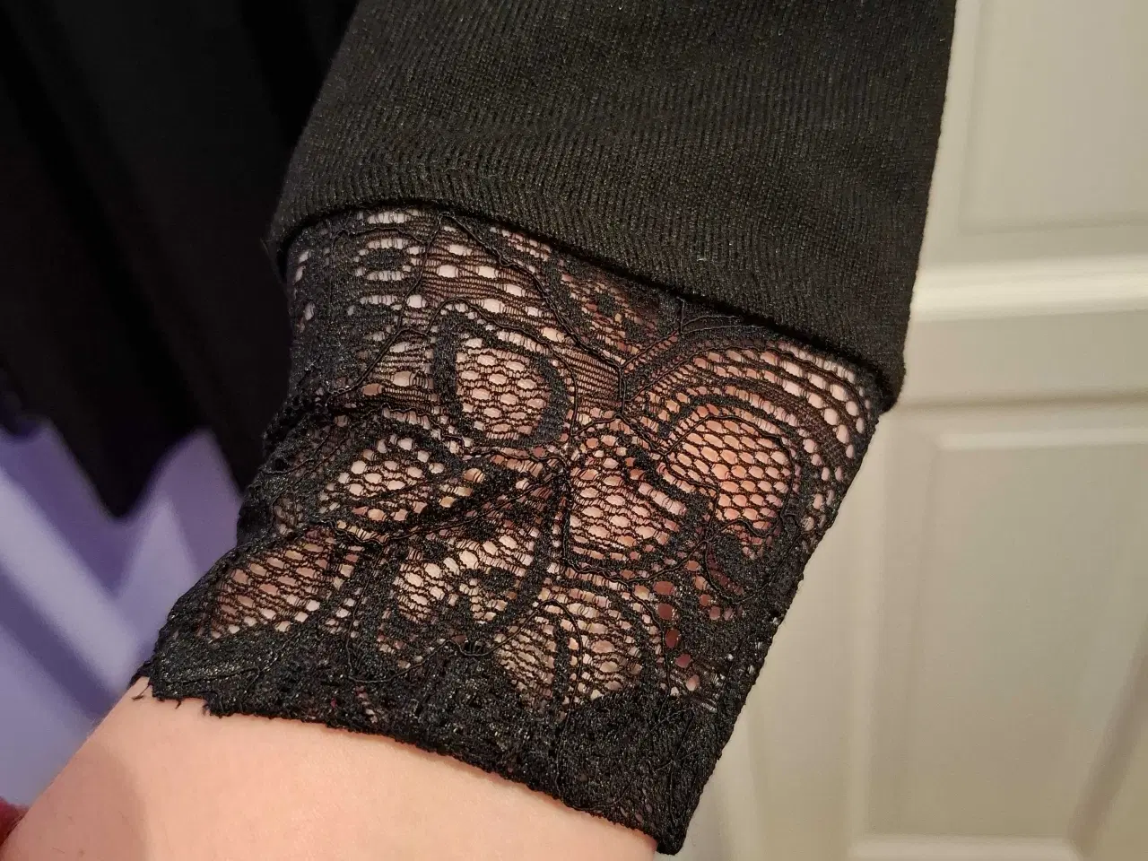 Billede 5 - Zizzi bluse M med flotte detaljer 