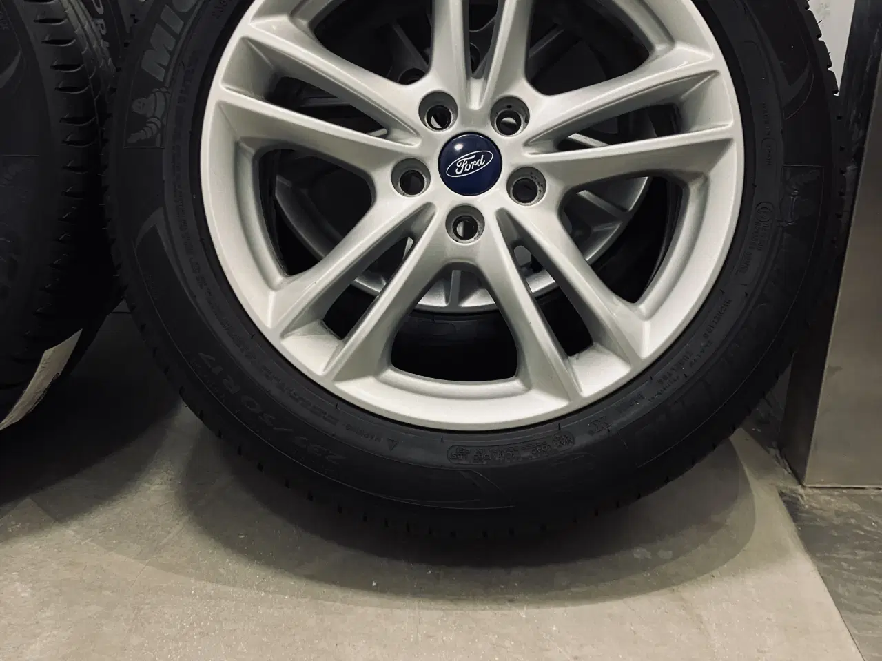 Billede 1 - Original Ford alufælge med sommerdæk 