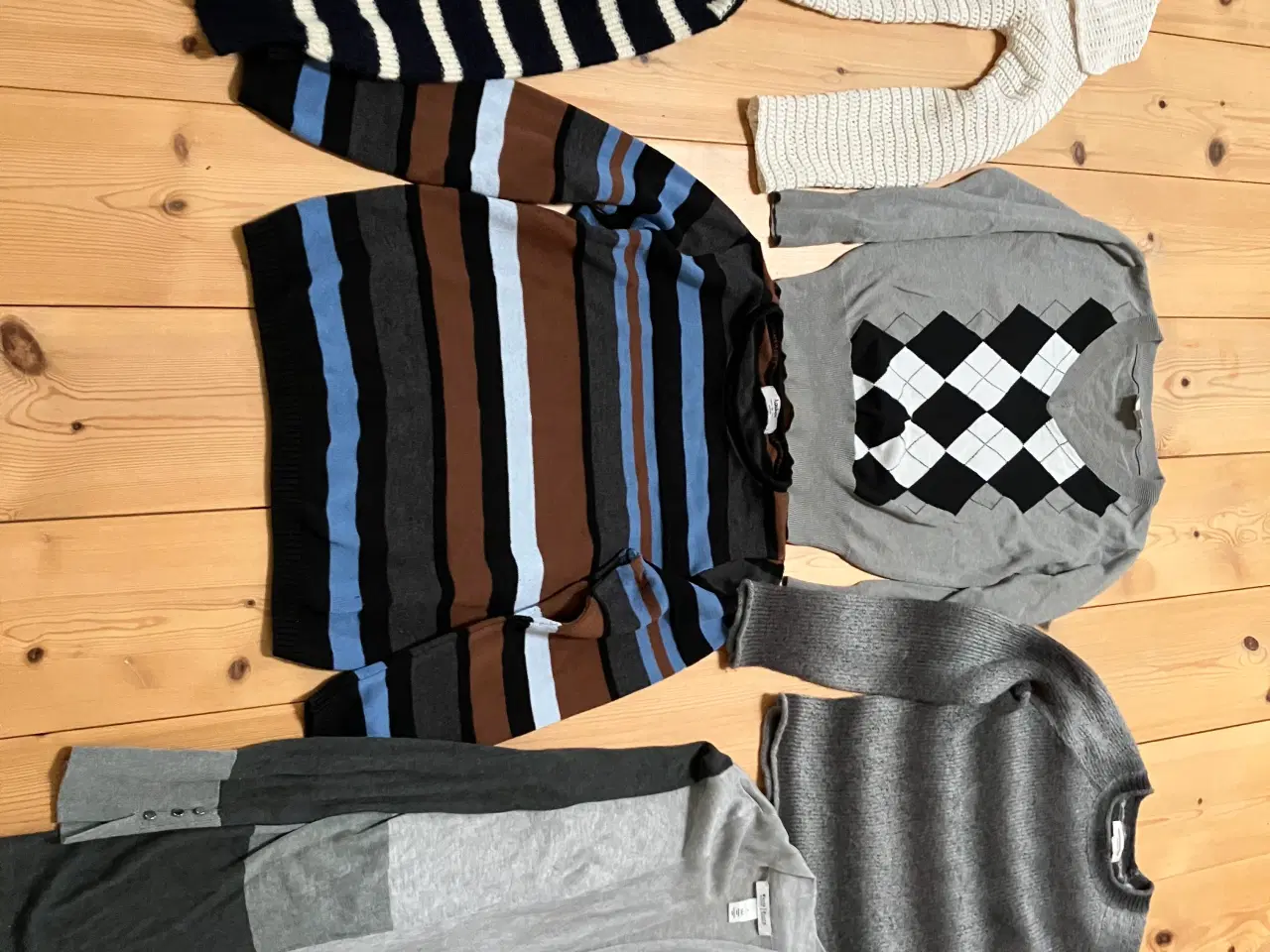 Billede 1 - 6 stk. sweatre / trøjer sælges samlet