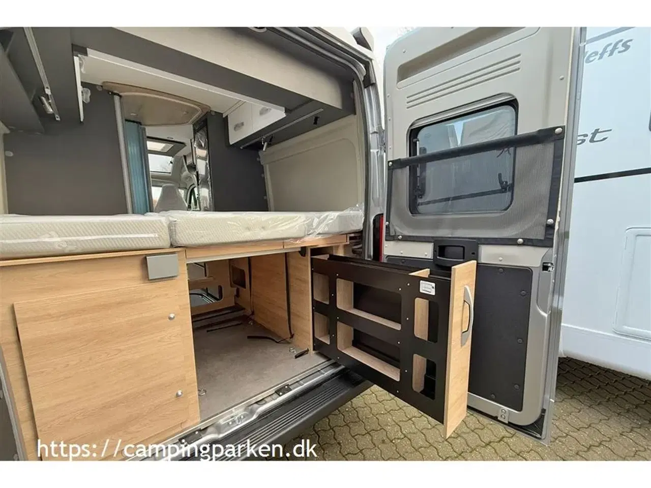 Billede 13 - 2024 - Dethleffs Globetrail CVD 600DR Advantage   Smart Dethleffs camper van under 6 meter med dobbeltseng og automatgear