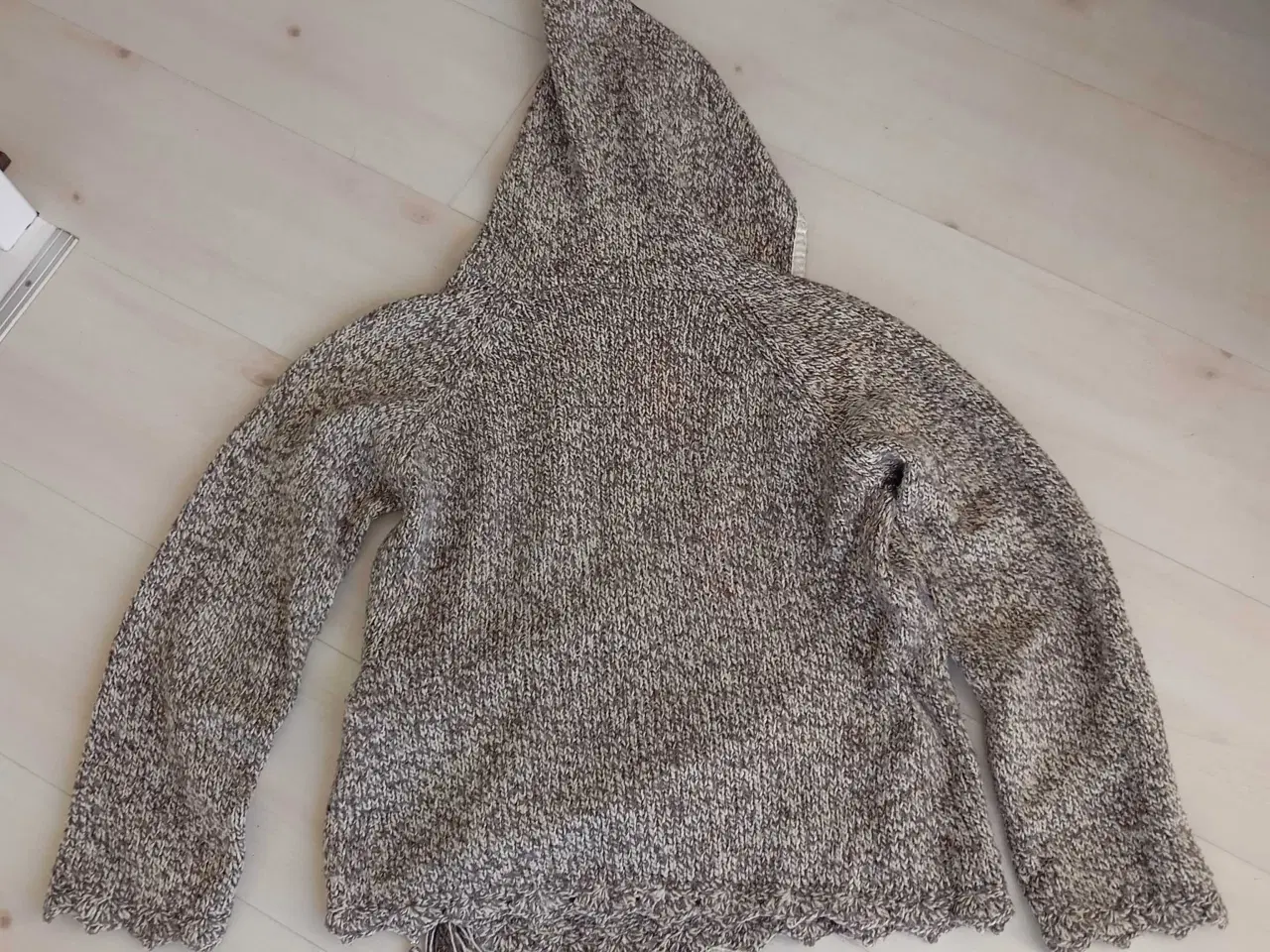 Billede 7 - Hættetrøje i strik. Str. L
