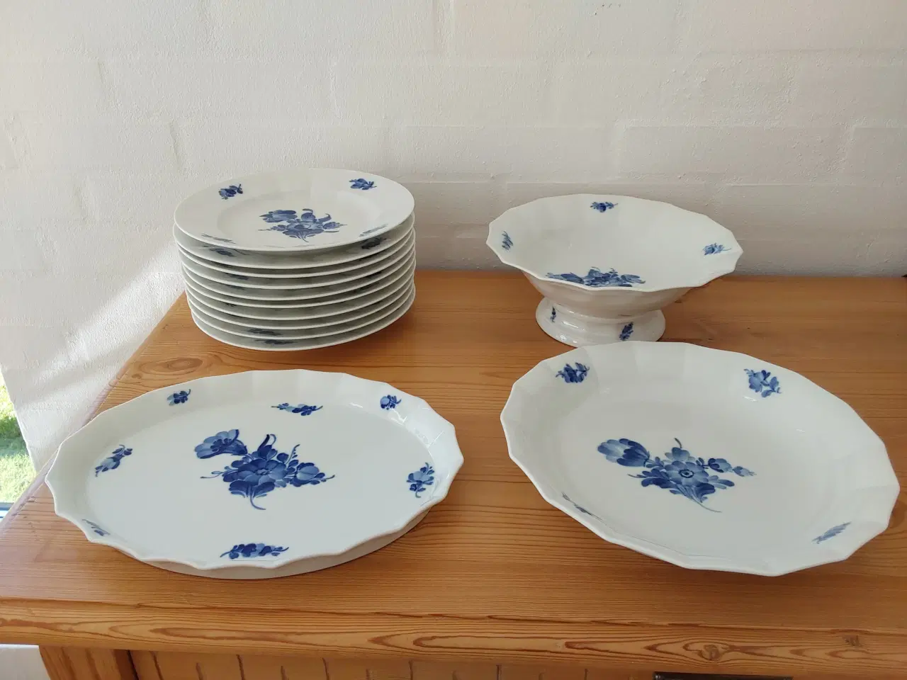 Billede 1 - Blå Blomst kantet fade og tallerkner 1. sortering