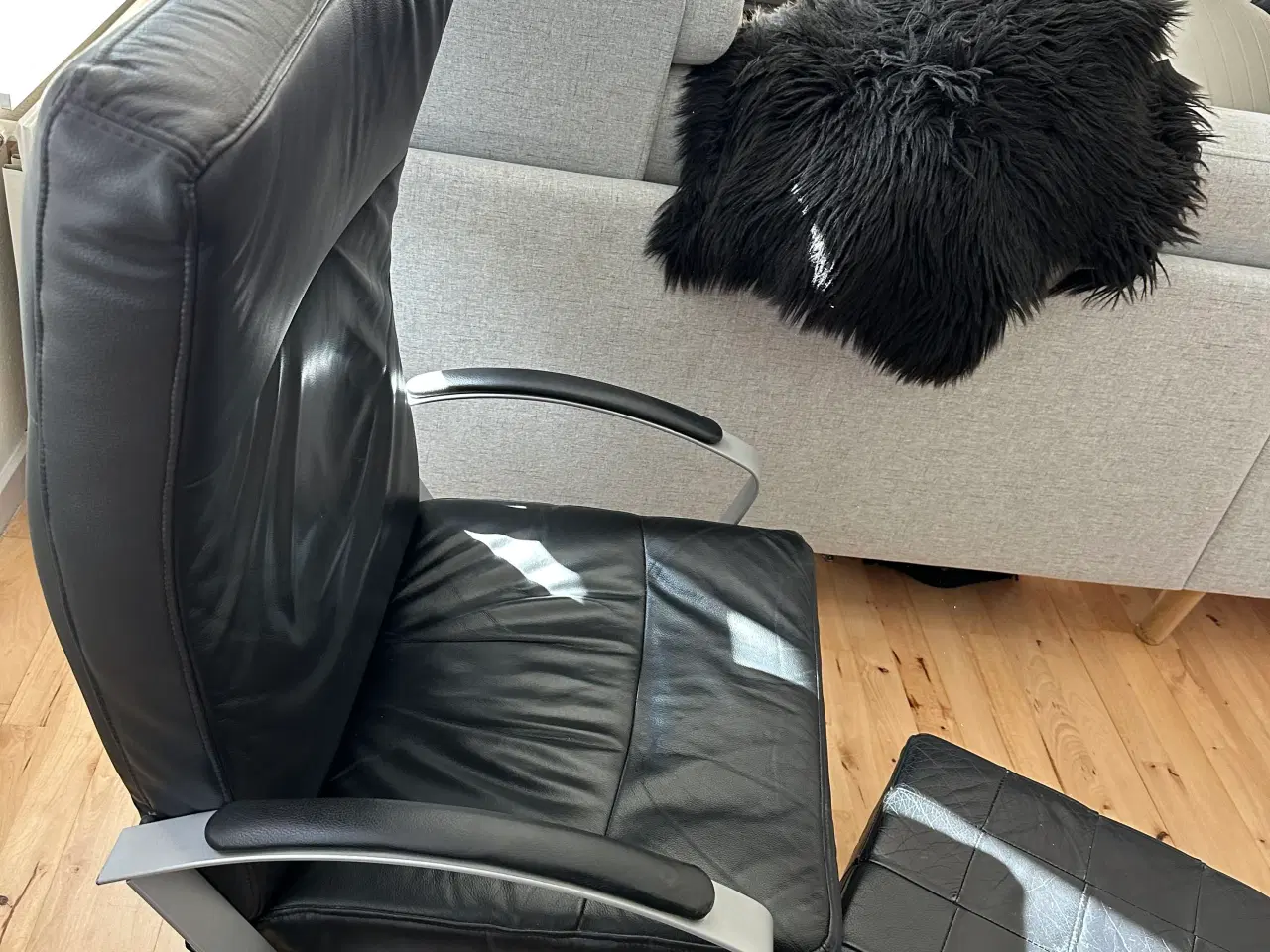 Billede 2 - Lænestol med puf 