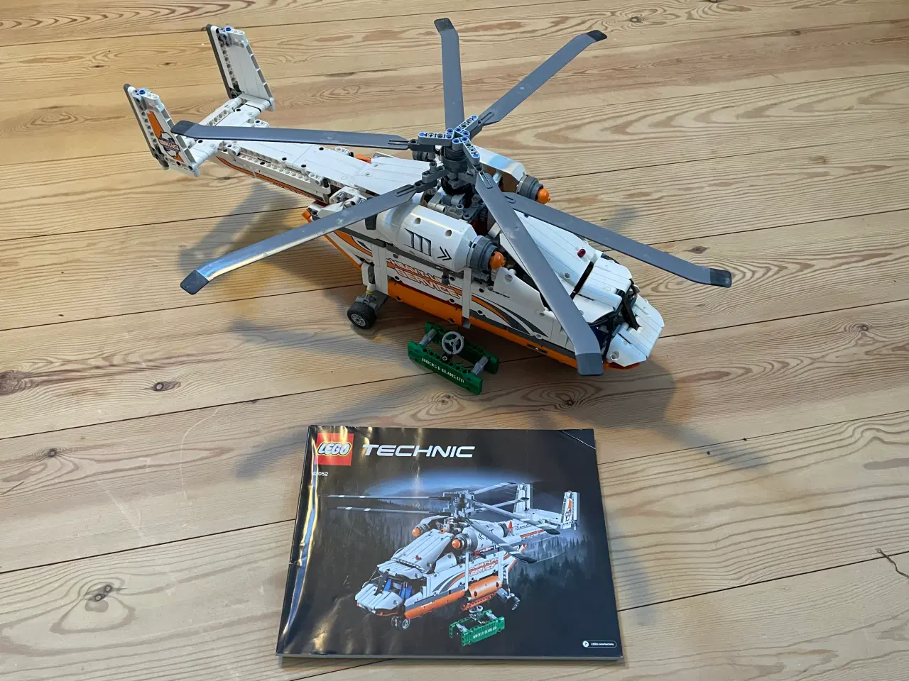 Billede 1 - TECHNIC 42052: Heavy Lift Helikopter