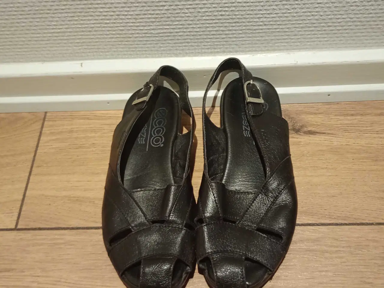 Billede 1 - Fine damesandaler, Ecco, str. 35. 