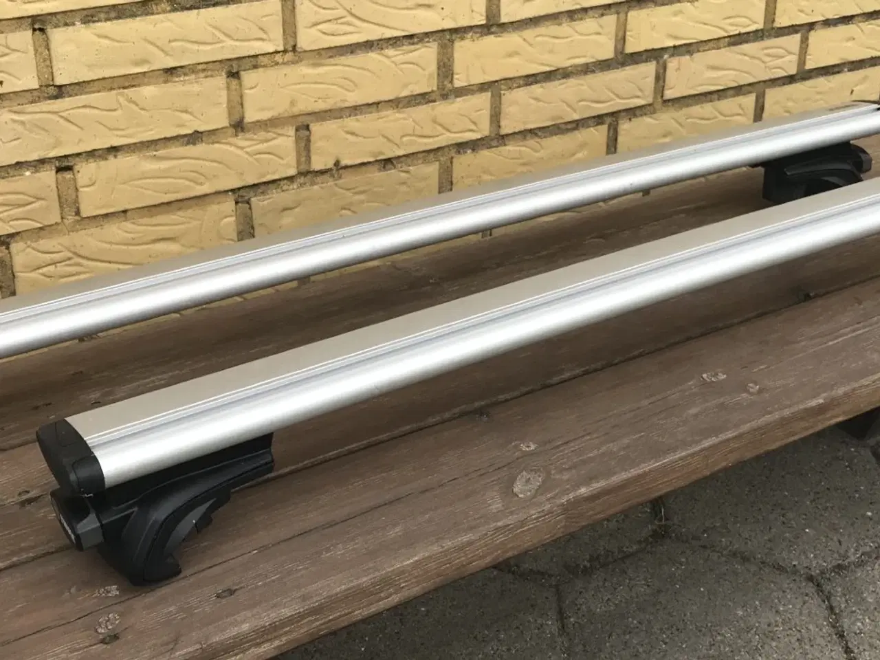 Billede 5 - Komplet cykelstativ til tagræling fra Thule. 