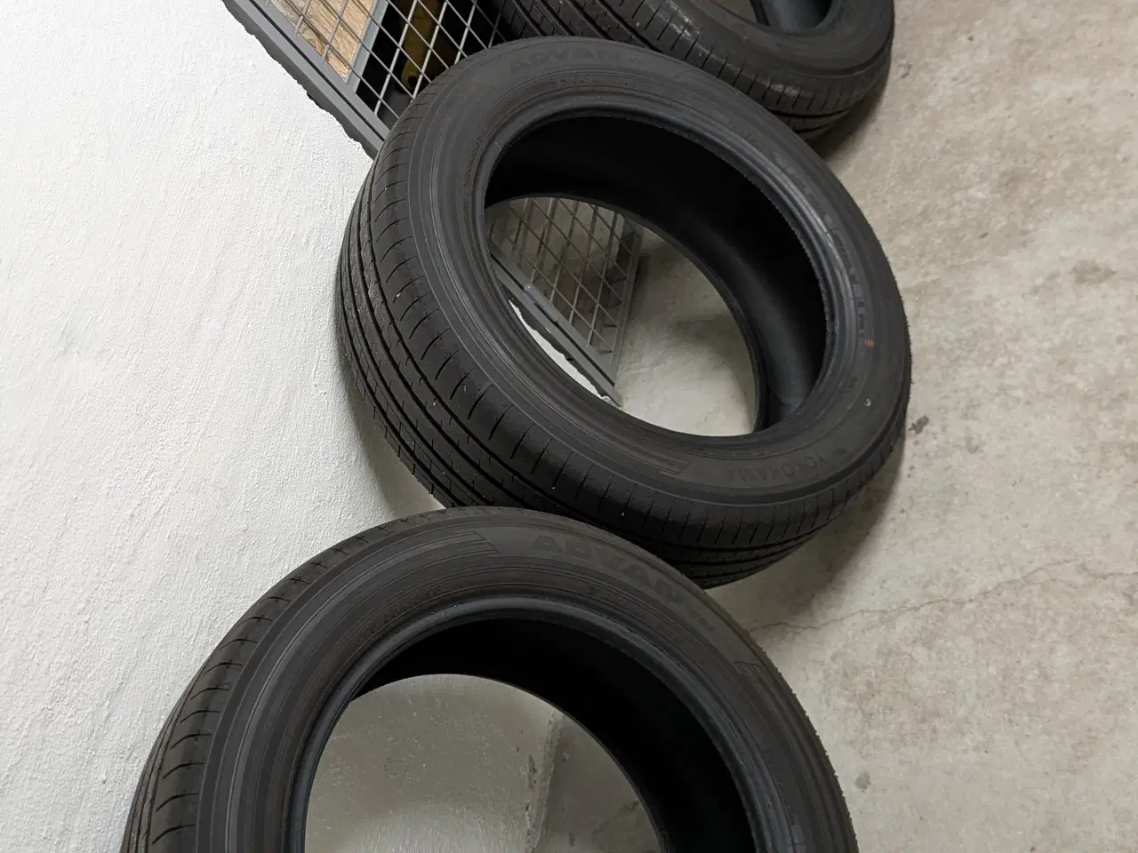 Billede 1 - Sommerdæk Yokohama 225/55 R18