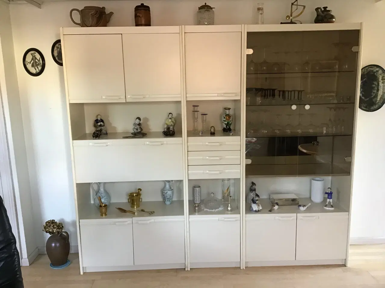 Billede 2 - Reol med barskab