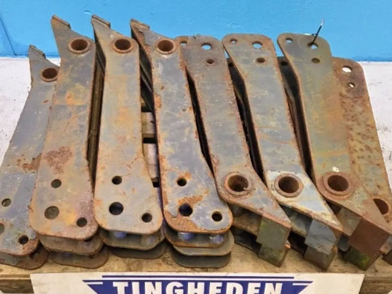 Billede 2 - New Holland B100B Support 87310368  14 Stk