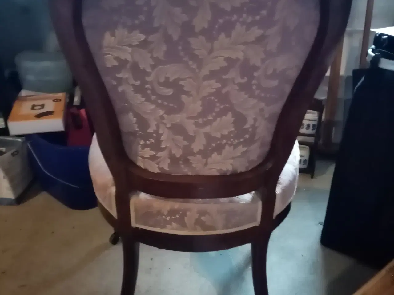 Billede 3 - Lyserød Stol med hjul på de forreste ben