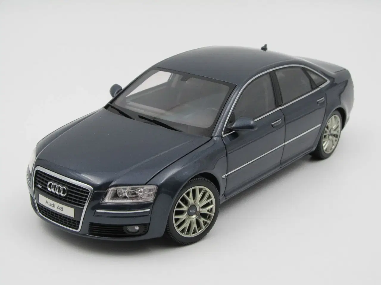 Billede 1 - 2006 Audi A8 4,2 TDI 1:18  Super sjælden model 