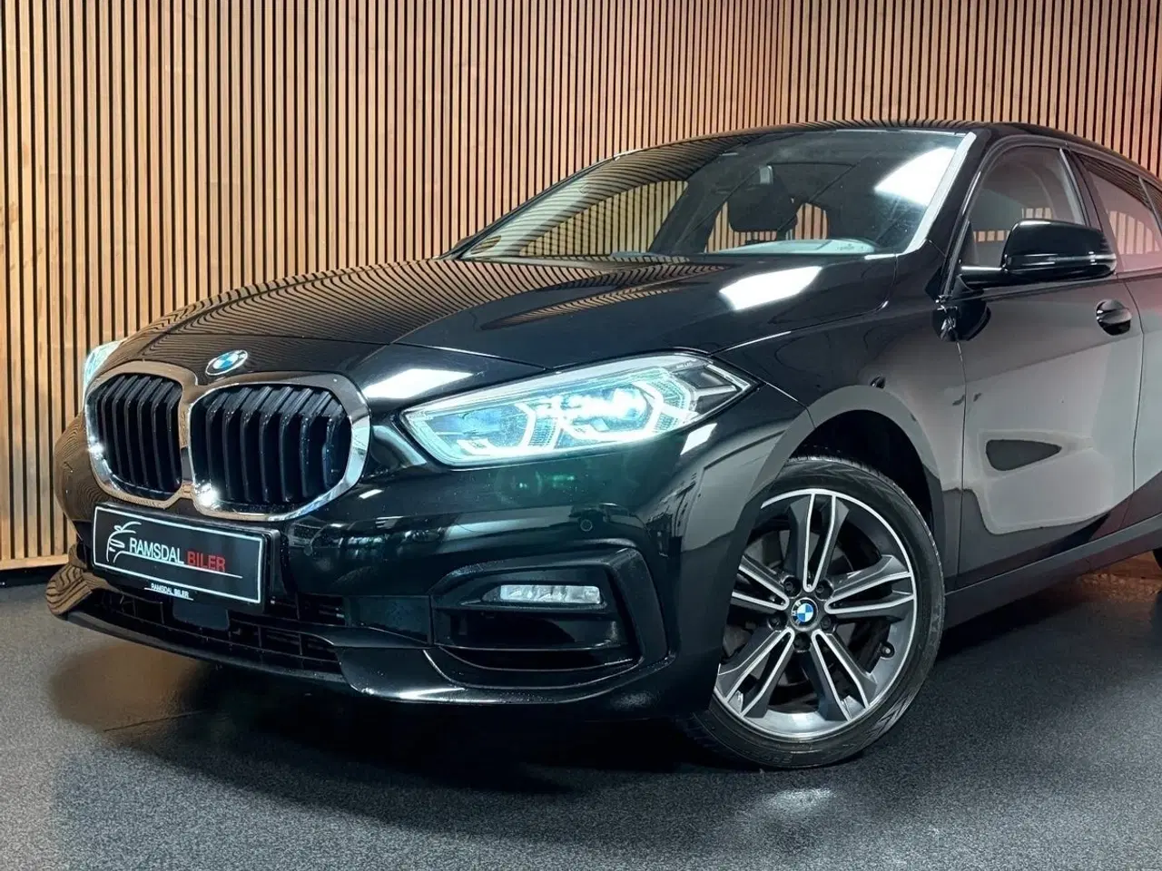 Billede 2 - BMW 118i 1,5 Sport Line aut.