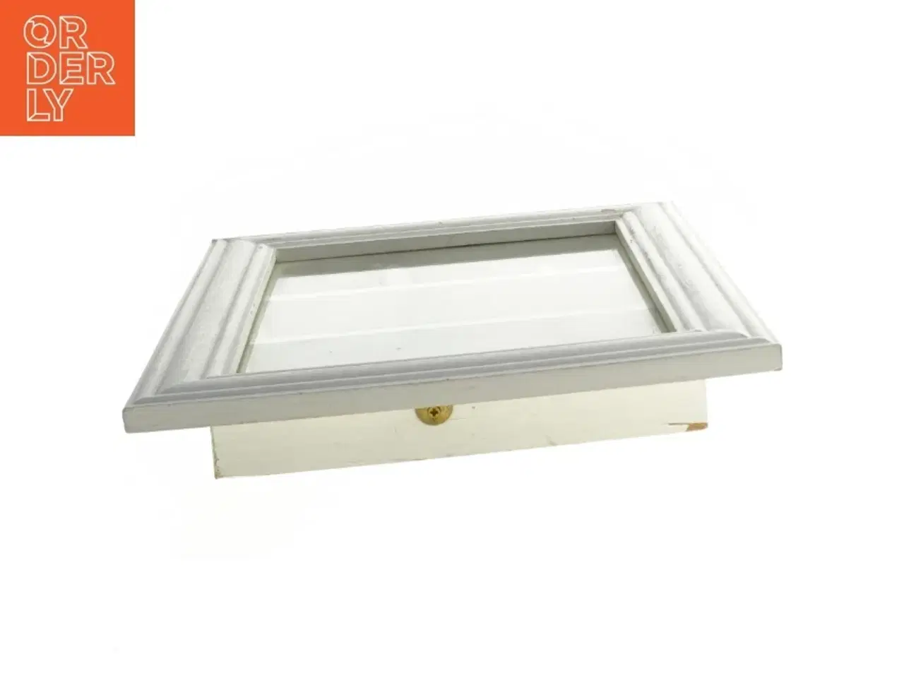 Billede 2 - Dekorativ ramme med miniature vaskeri (str. 25,5x20 cm)