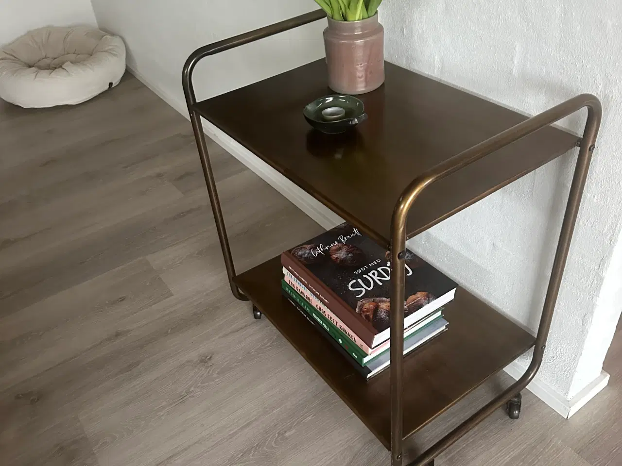 Billede 3 - Dekorativt Kobberfarvet rullebord/barbord