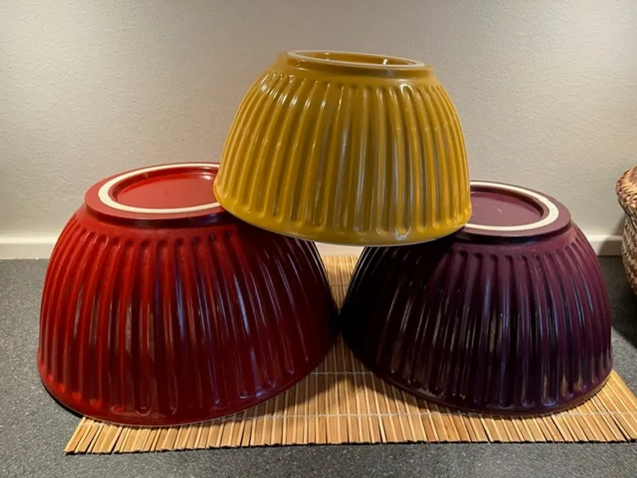 Billede 3 - Sæt med 3 riflede flerfarvede melamin skåle