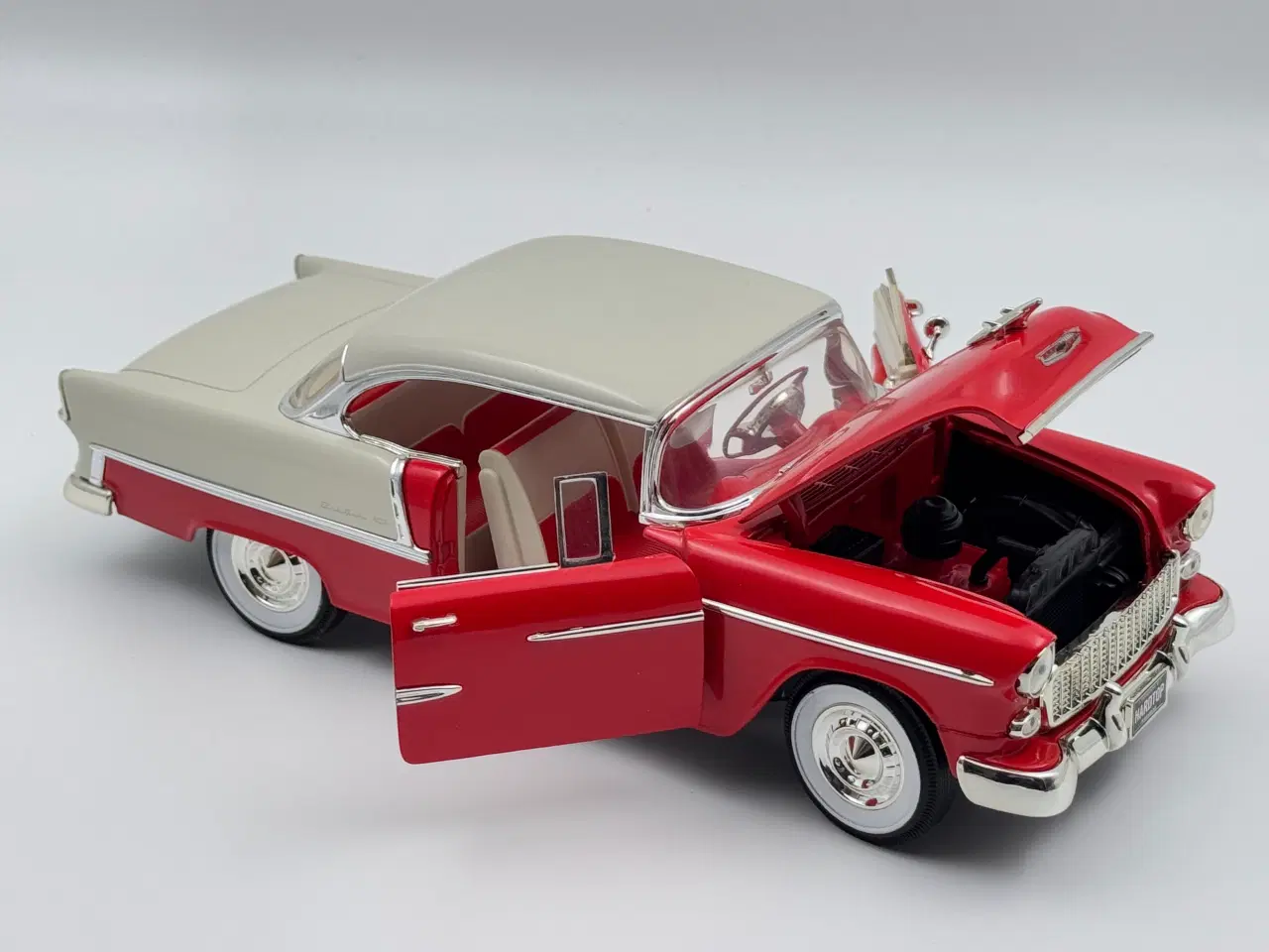 Billede 5 - 1955 Chevrolet Bel Air 1:18  Flot og detaljeret 