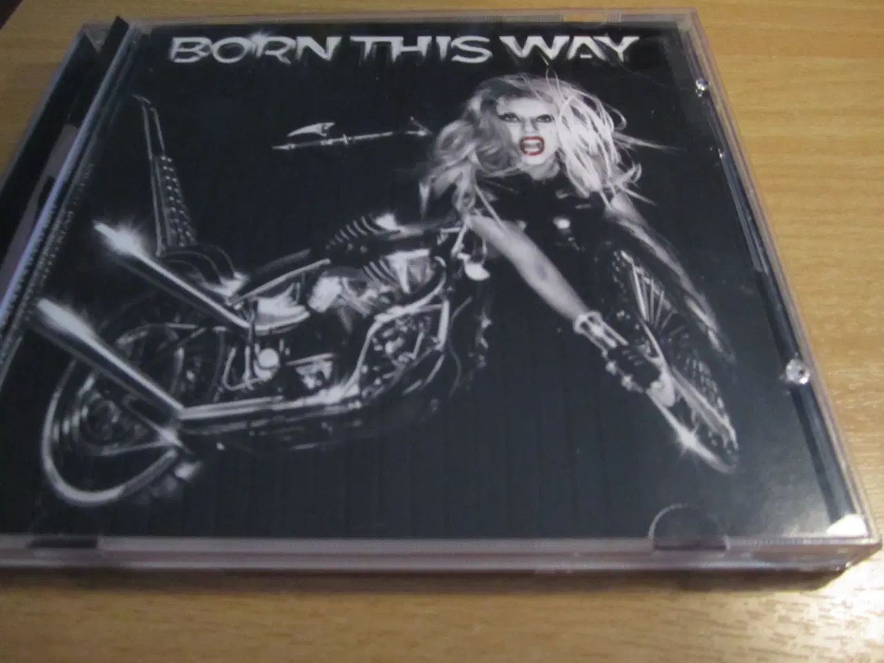 Billede 1 - LADY GAGA. Born this way.